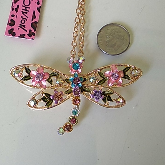 Betsey Johnson crystal butterfly pendent/Necklace - Picture 5 of 5